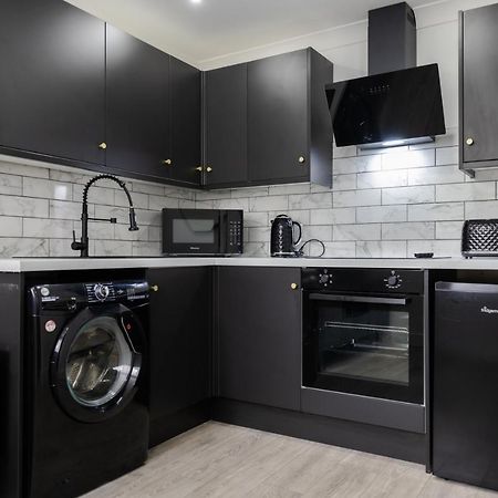 Chic Urban 2 Bedroom Apartments Кардифф Экстерьер фото