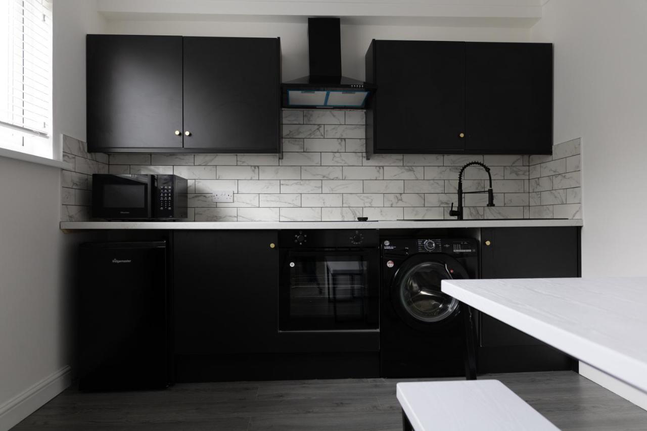 Chic Urban 2 Bedroom Apartments Кардифф Экстерьер фото