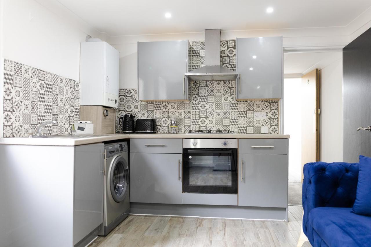 Chic Urban 2 Bedroom Apartments Кардифф Экстерьер фото