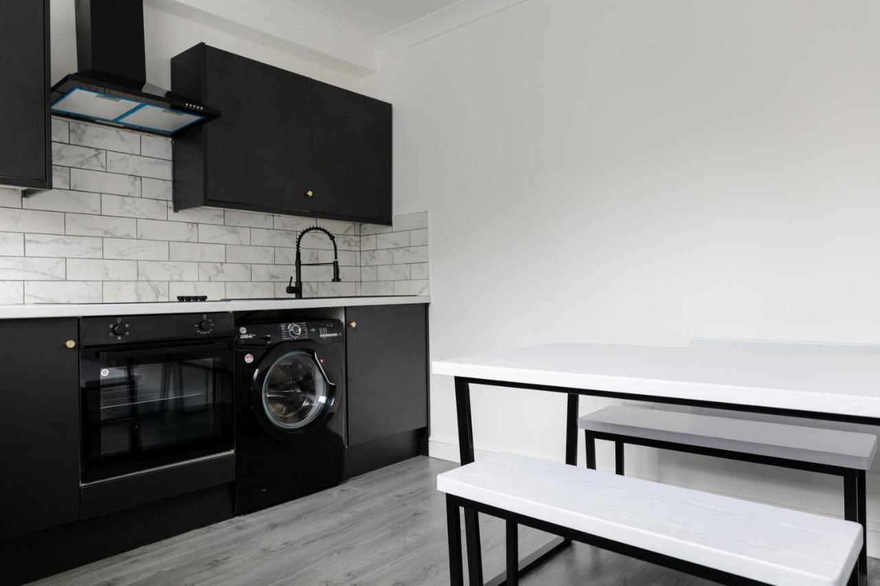 Chic Urban 2 Bedroom Apartments Кардифф Экстерьер фото