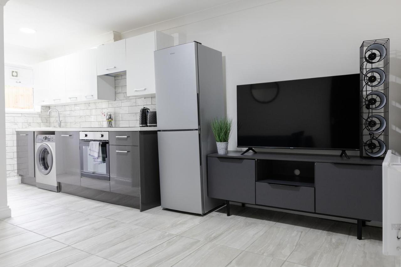 Chic Urban 2 Bedroom Apartments Кардифф Экстерьер фото
