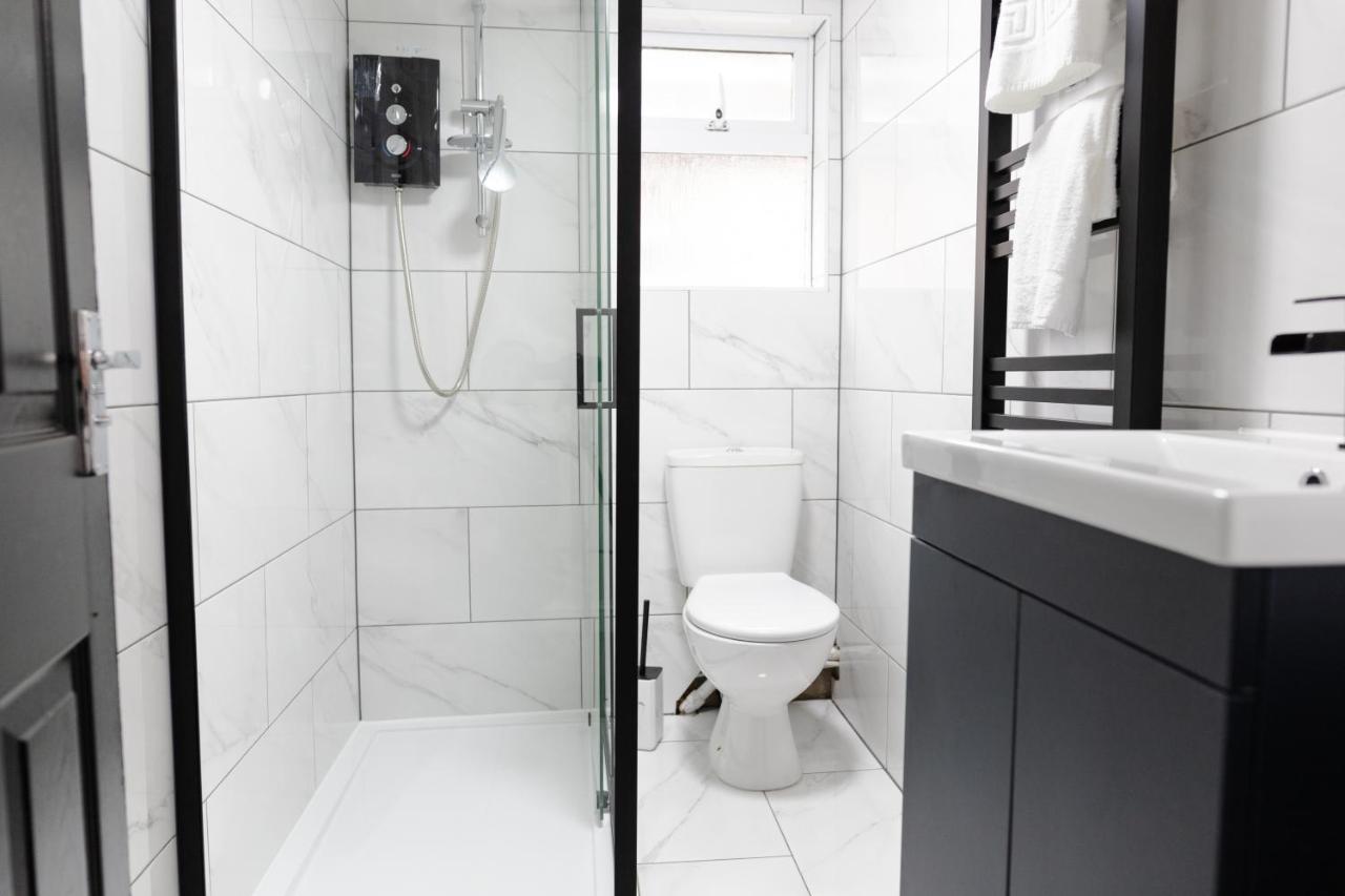 Chic Urban 2 Bedroom Apartments Кардифф Экстерьер фото